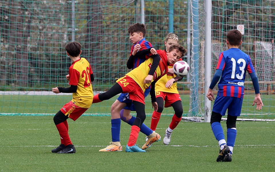 U12: Napadání a standardky