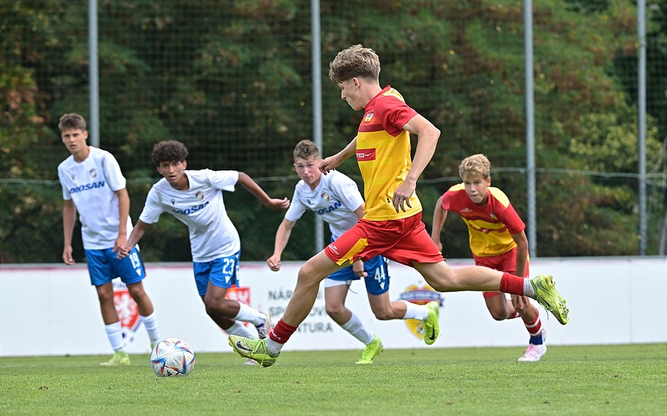 U17: Tři penalty a tři body