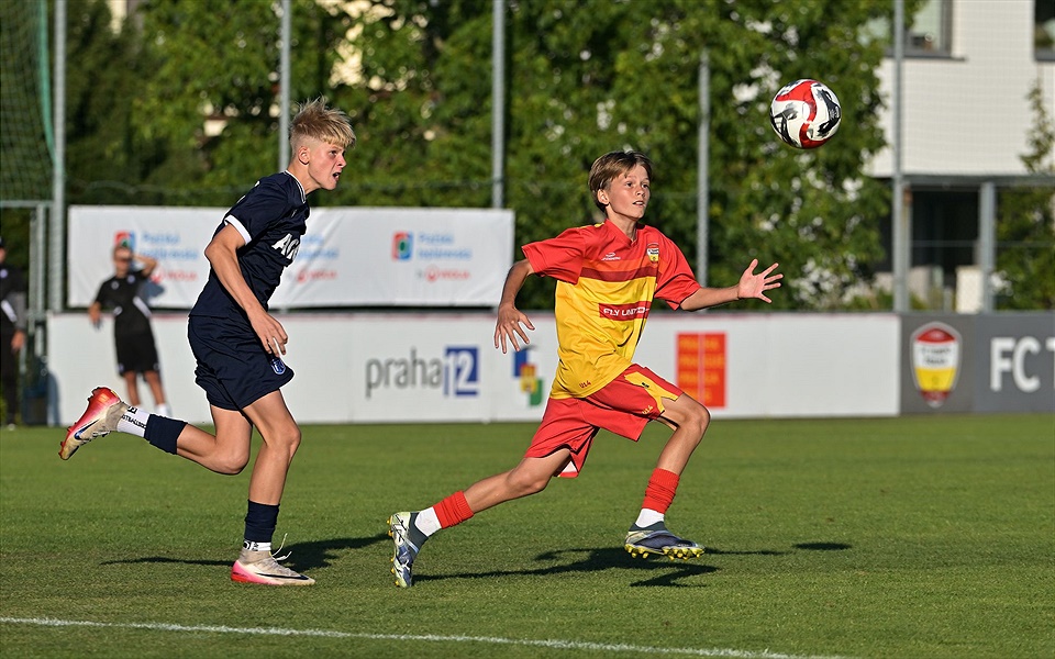 U14: Čtyři góly a bod z Hradce
